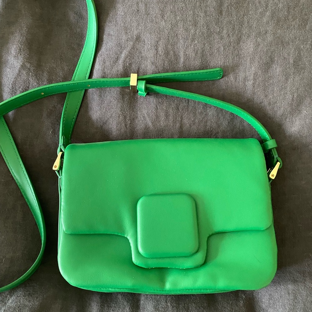 Zara bright green cross body in excellent condition